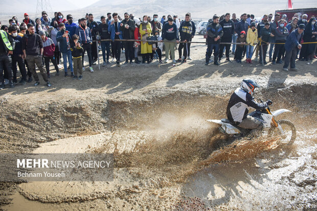 مسابقات آفرود موتور کراس در اراک
