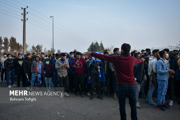 هواداران فوتبال پس از گذشت ۲۲ ماه وارد ورزشگاه آزادی می شوند