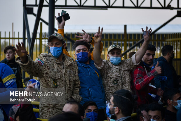 İran'da 22 ay sonra stada seyirci alındı