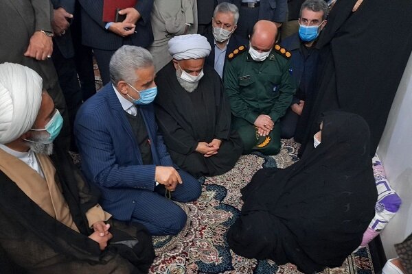 دیدار استاندار گیلان با خانواده شهید گمنام تازه شناسایی در چابکسر دیدار استاندار گیلان با خانواده شهید گمنام تازه شناسایی در چابکسر