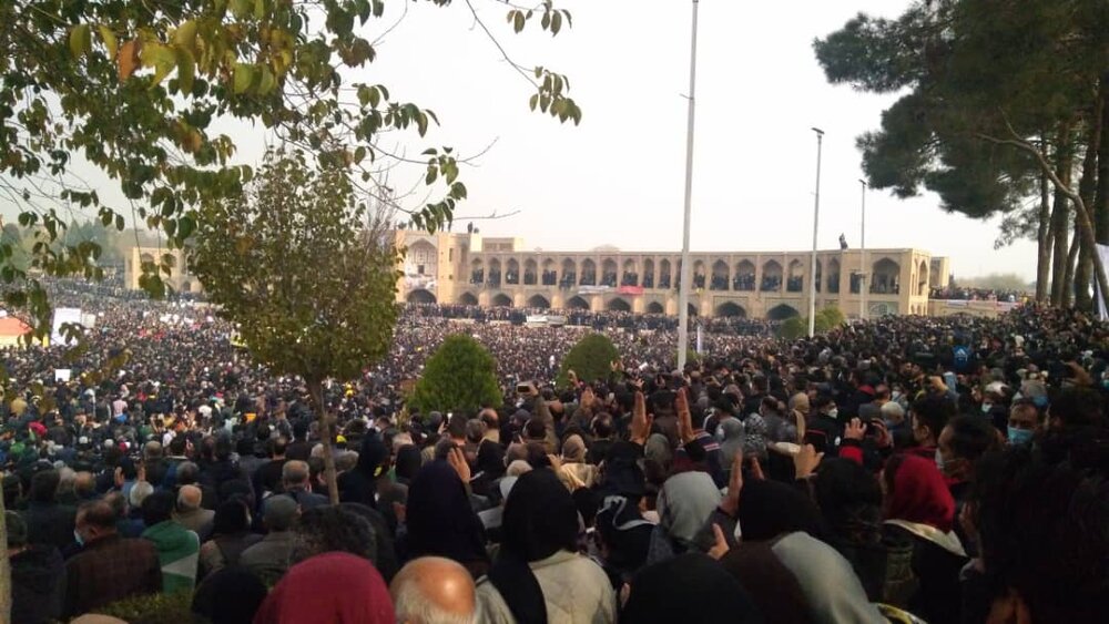 تجمع مردم اصفهان برای احیای زاینده رود/دستور ویژه مخبر به ۲ وزیر