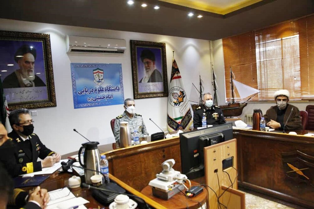 نشست هم اندیشی فرمانده کل ارتش بافرماندهان دانشگاه امام خمینی(ره)