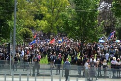 زنان فرانسوی در اعتراض به خشونت‌ها دست به تظاهرات زدند