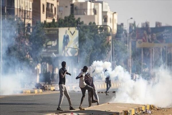 تظاهرات سودانی‌ها در اعتراض به سیطره نظامیان بر قدرت