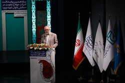 امام خمینی فرمود بانوان رهبر نهضت ما هستند/تقریظ رهبری نشان از اهمیت حفظ ارزش‌ها دارد