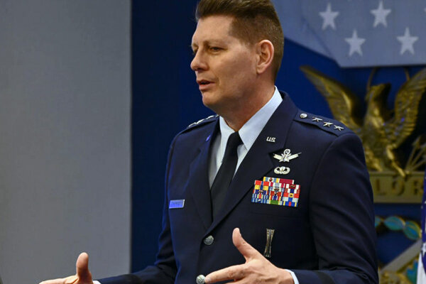 ژنرال ارشد نیروی فضایی: آمریکا عقب مانده است