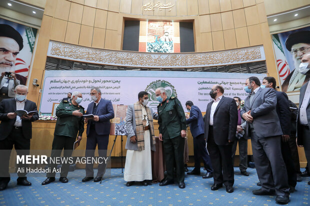 دومین اجلاسیه مجمع جهانی مستضعفین صبح روز یکشنبه دوم آذرماه در سالن اجلاس سران برگزار شد