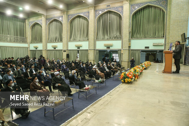 محمدمهدی اسماعیلی، وزیر فرهنگ و ارشاد اسلامی  در مراسم تکریم و معارفه رئیس سازمان فرهنگ و ارتباطات اسلامی درحال سخنرانی است