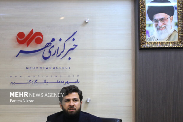 علی اسکندری نویسنده کتاب دیپورت با حضور در خبرگزاری مهر به سوالات خبرنگار مهر پاسخ داد