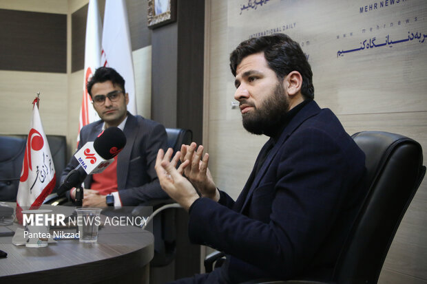 علی اسکندری نویسنده کتاب دیپورت با حضور در خبرگزاری مهر به سوالات خبرنگار مهر پاسخ داد