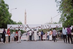 خروج متظاهرين إلى شوارع الخرطوم تلبية لدعوة لجان المقاومة وتجمع المهنيين