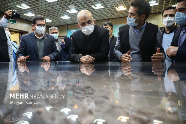 احمد وحیدی وزیر کشور در حال بازدید از سازمان پیشگیری و مدیریت بحران شهر تهران است