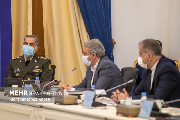 امیر محمدرضا آشتیانی وزیر دفاع و پشتیبانی نیروهای مسلح در اولین جلسه شورای عالی فضایی در دولت سیزدهم حضور دارد