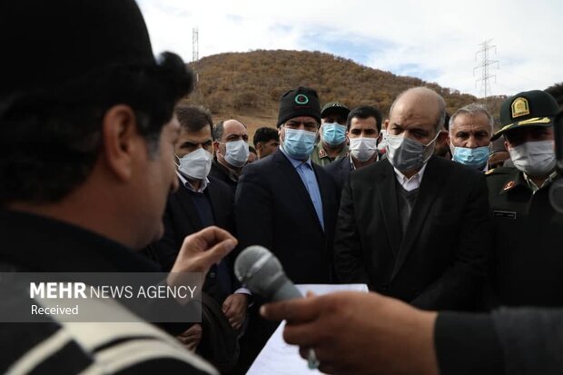 بازدید احمد وحیدی، وزیر کشور از مناطق زلزله زده شهرستان کوهرنگ