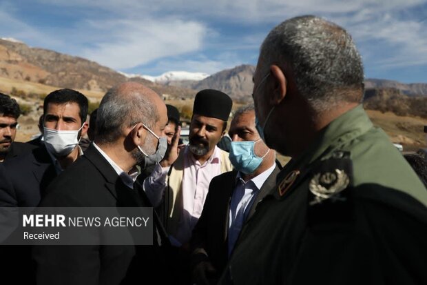 بازدید احمد وحیدی، وزیر کشور از مناطق زلزله زده شهرستان کوهرنگ