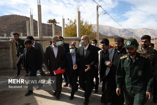 بازدید احمد وحیدی، وزیر کشور از مناطق زلزله زده شهرستان کوهرنگ