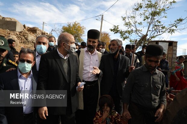 بازدید احمد وحیدی، وزیر کشور از مناطق زلزله زده شهرستان کوهرنگ