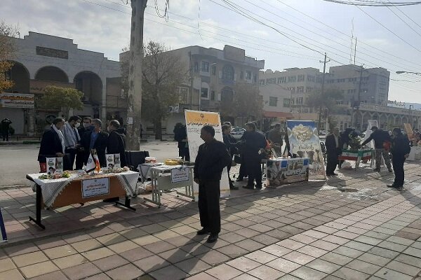 برپایی میز خدمت به مناسبت هفته بسیج در کرمانشاه