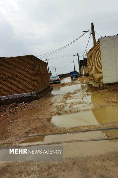 باران مشکلات مسکن مهر هندیجان راعیان کرد/مسئولان کار را رها کردند