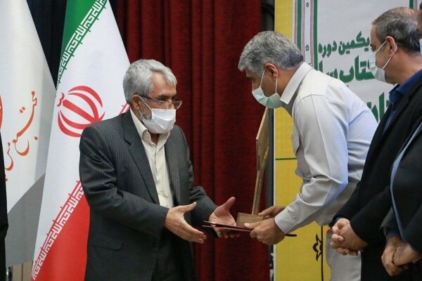برگزیدگان جایزه کتاب سال استان کرمان تجلیل شدند