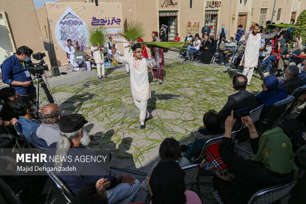 اجرای ۱۶ گروه نمایش در دومین جشنواره ملی تئاتر خیابانی رضوی