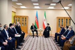 Raeisi, Aliyev meet on sidelines of ECO summit