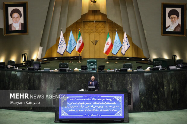 محمدباقر قالیباف رئیس مجلس شورای اسلامی در حال سخنرانی در نشست مشترک مجلس و قوه قضاییه است