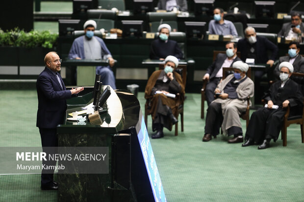 محمدباقر قالیباف رئیس مجلس شورای اسلامی در حال سخنرانی در نشست مشترک مجلس و قوه قضاییه است