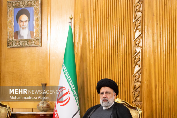 حجت الاسلام سید ابراهیم رئیسی
رئیس جمهور در حال تشریج دستاوردهای سفر به ترکمنستان است 
