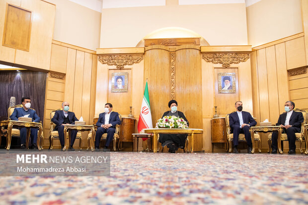 حجت الاسلام سید ابراهیم رئیسی
رئیس جمهور در حال تشریح دستاوردهای سفر به ترکمنستان است
