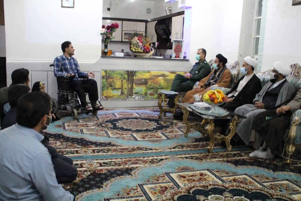 دیدار نماینده ولی فقیه در سپاه فجر با خانواده شهدا در زرین دشت