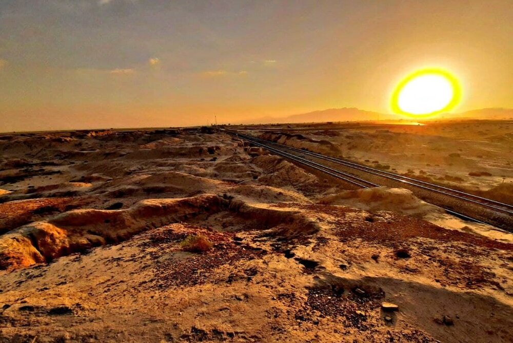 تمدن ۷هزار ساله زیر چرخ قطار/ تپه حصار دامغان در ورطه نابودی است 