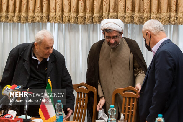 Activists meeting with Palestine envoy in Tehran