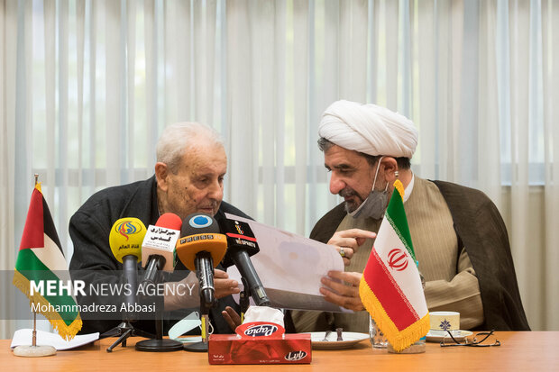 Activists meeting with Palestine envoy in Tehran