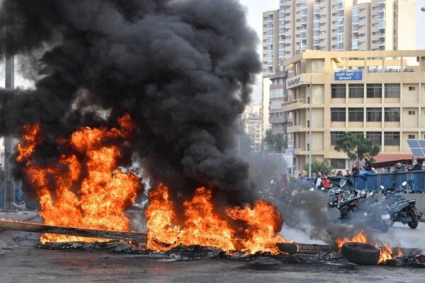 لبنان..احتجاجات وقطع طرقات من الشمال إلى الجنوب لارتفاع الأسعار 