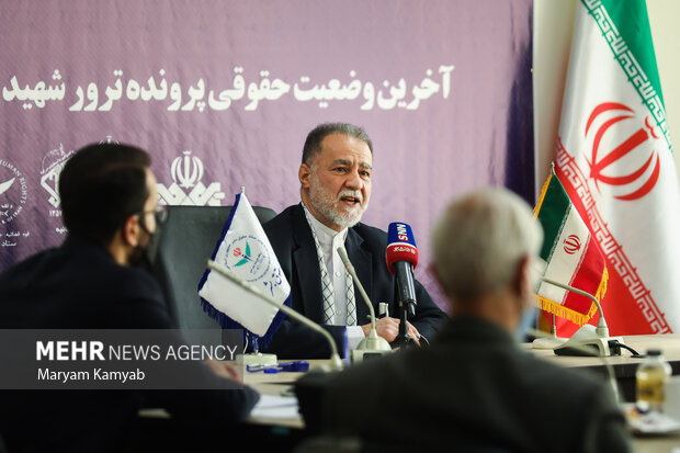 حسین ذبحی رئیس شعبه ۴۱ دیوان عالی کشور  در حال سخنرانی در نشست وضعیت حقوقی پرونده ترور شهید سلیمانی است