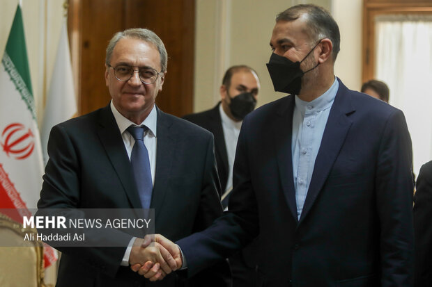 دیدار میخائیل بوگدانف معاون وزیر امور خارجه روسیه با حسین امیرعبدالهیان وزیر امور خارجه ایران دیدار می کند