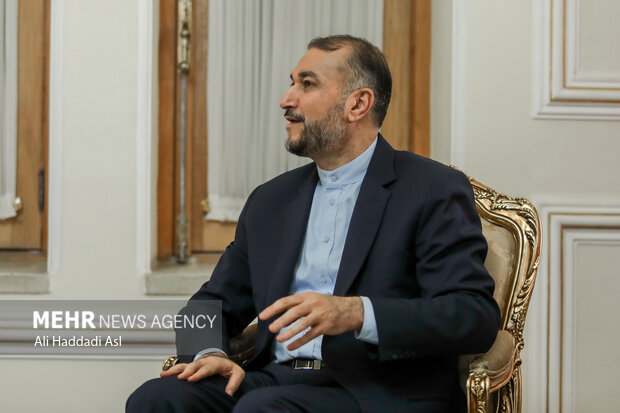 حسین امیر عبدالهیان وزیر امور خارجه  در جلسه با  میخائیل بوگدانف معاون وزیر امور خارجه روسیه  حضور دارد