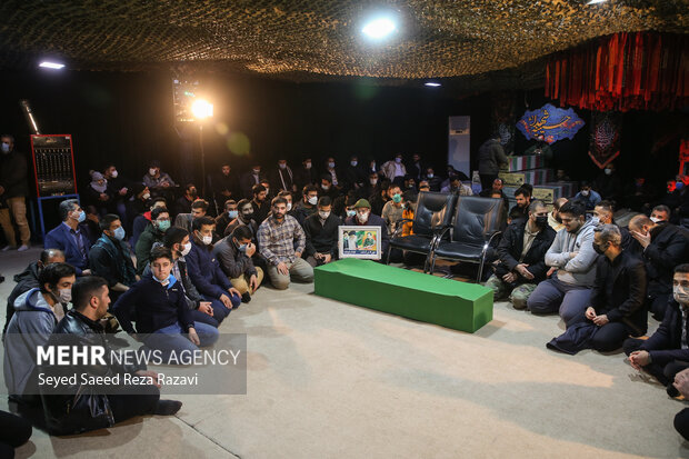 مراسم وداع با شهید مدافع حرم محمدرضا بیات با حضور مردم در معراج شهدا برگزار شد