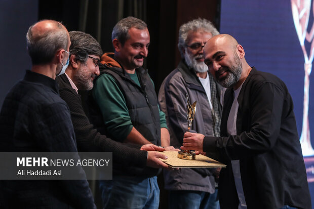 آئین اختتامیه پنجمین جشنواره تلویزیونی مستند با معرفی هر بخش به کار خود پایان داد