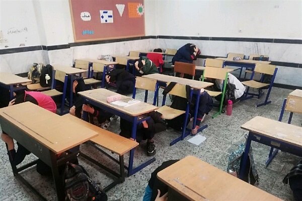 مانور دور میزی وقوع زلزله در اردبیل برگزار شد