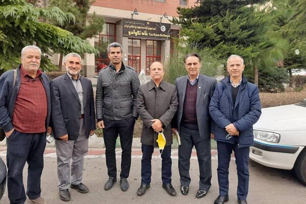 طراحان مهندسی انتخابات هنوز در تکواندو هستند/وزیرسرگرم فوتبال است
