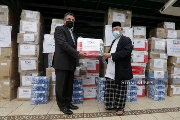 Iranian community in Malaysia helps flood victims