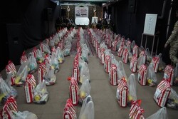 توزیع بیش از ۱۰۰ بسته معیشتی توسط مداحان استان قزوین