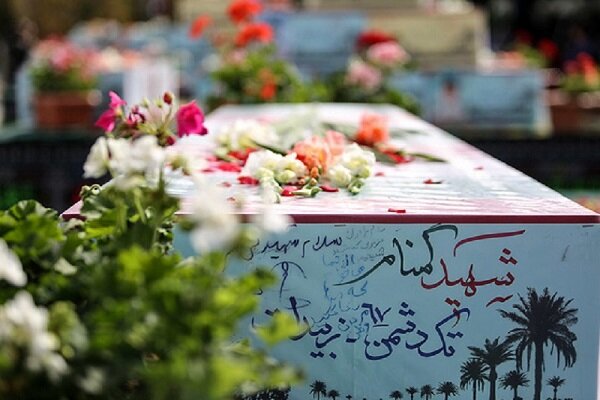 تدفین پیکر مطهر ۲ شهید گمنام در شهر برزک از توابع شهرستان کاشان