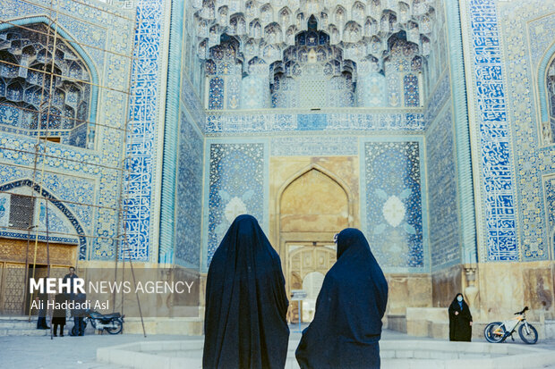 زیبایی کاشیکاری مسجد امام ذهن را محصور می کند