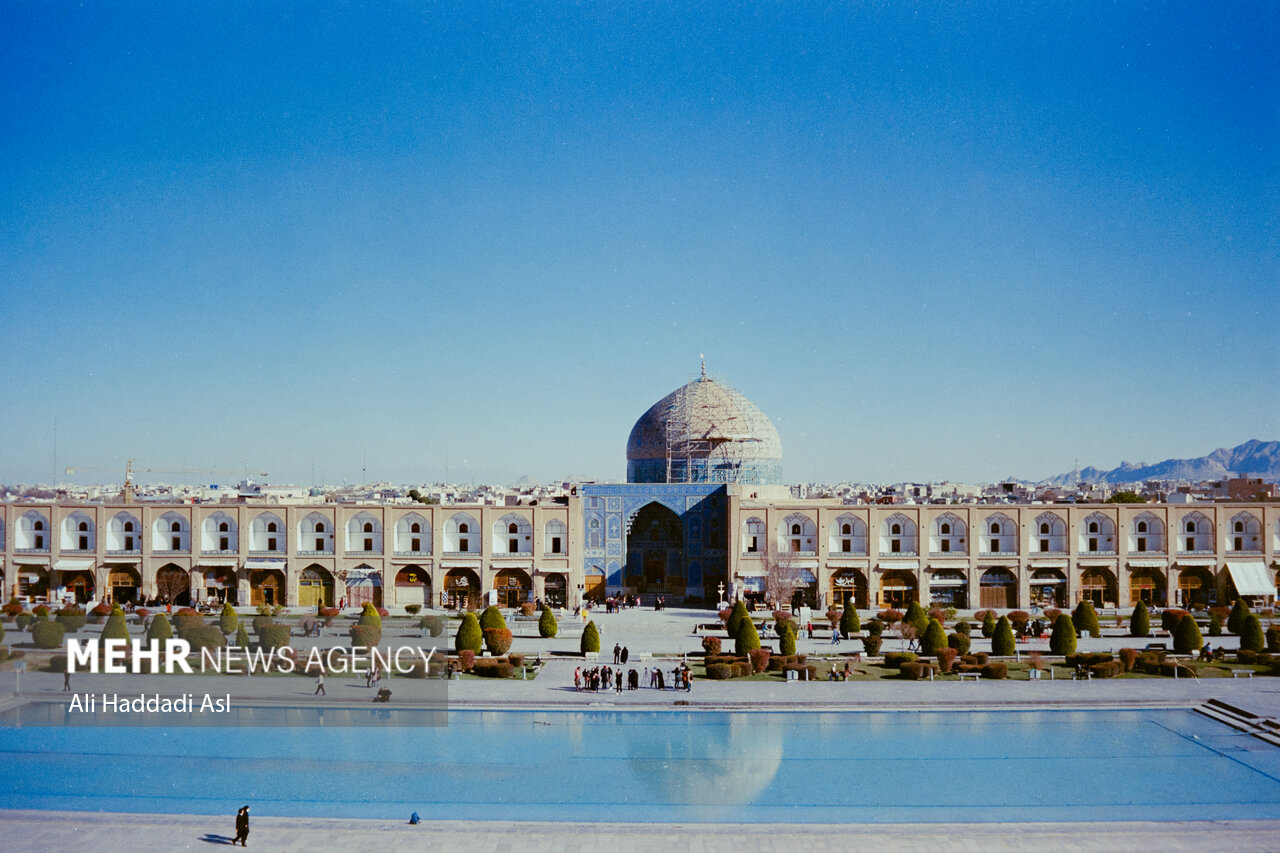 هشدار درباره نفوذ آب به گنبد مسجد شیخ لطف‌الله