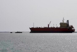 اطلاق 6 صواریخ  باليستية على سفينتين في البحر الأحمر وخليج عدن