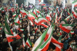 رمز بقای انقلاب اسلامی، حل بحران هویتی جدید است