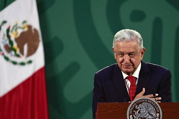 مجسمه رئیس جمهور مکزیک سرنگون و دزدیده شد